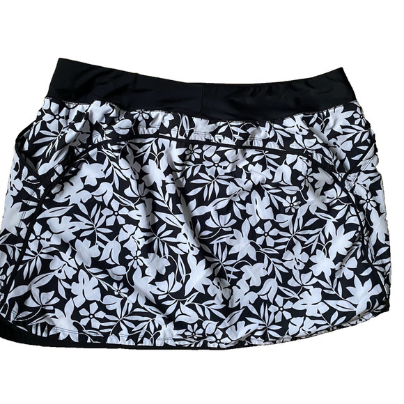 Lands End Swimsuit Skirt 22W Bathing Skort Built in Shorts Black White Floral - Picture 6 of 8